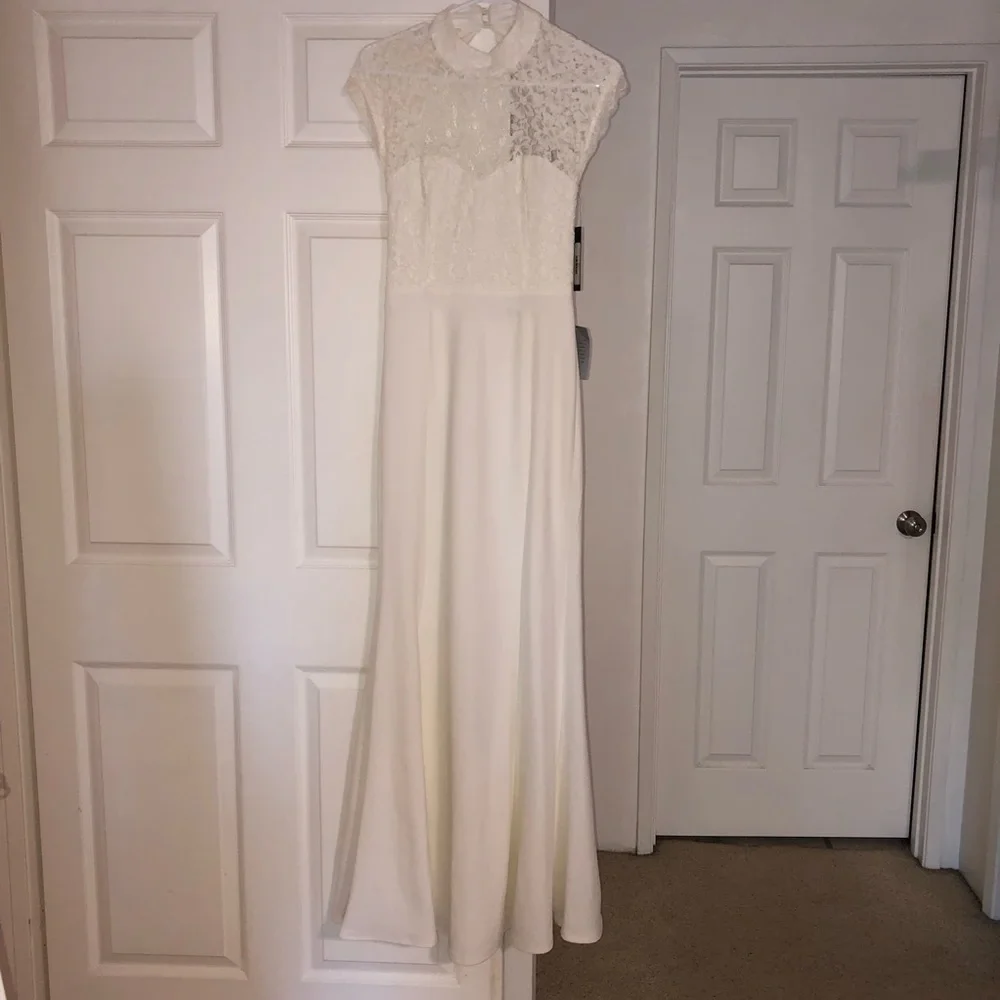 Mermaid Maxi with Lace Top Body & Keyhole Open Back Lulus Dress. - Picture 2 of 8